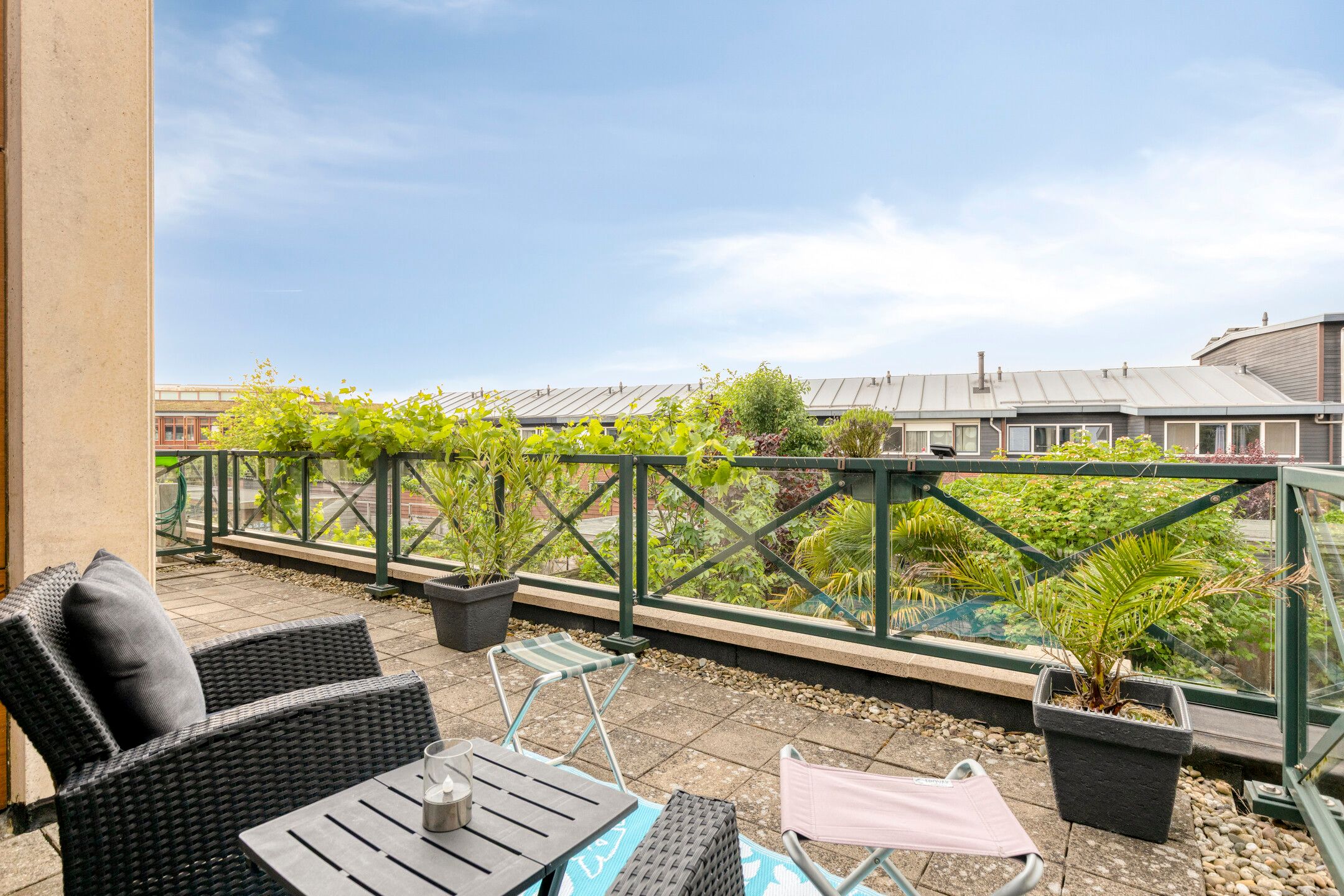 Spacious Semi-Detached Family Home with Five Bedrooms and Multiple Outdoor Spaces — 33