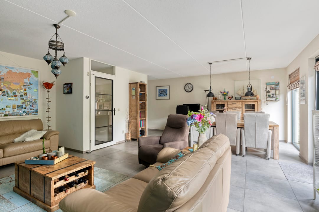 Spacious Semi-Detached Family Home with Five Bedrooms and Multiple Outdoor Spaces — 7