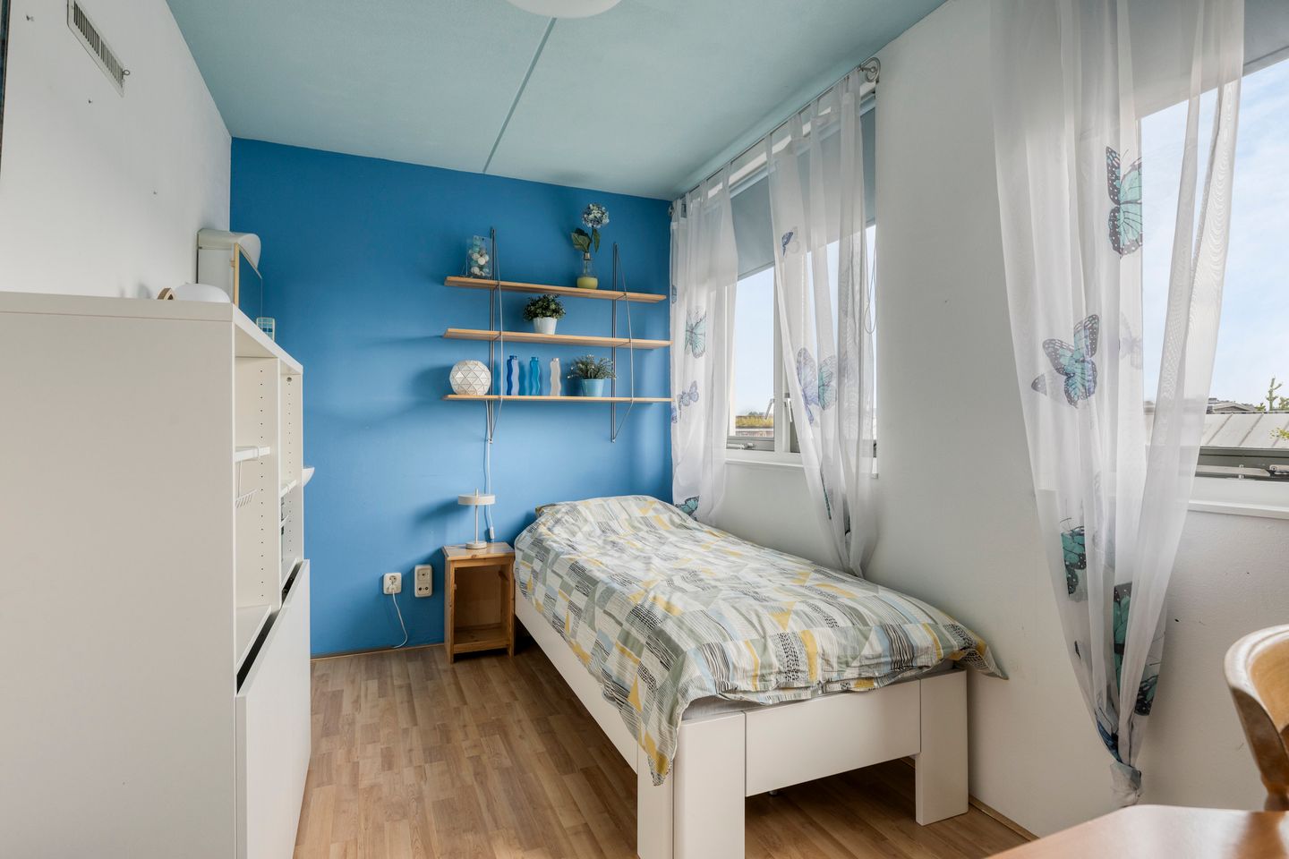Spacious Semi-Detached Family Home with Five Bedrooms and Multiple Outdoor Spaces — 29