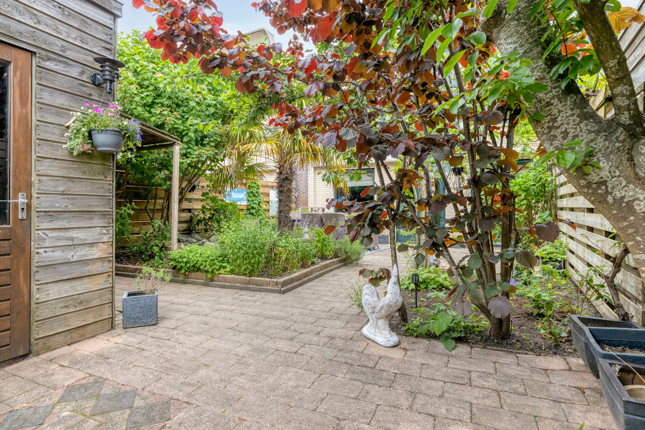 Spacious Semi-Detached Family Home with Five Bedrooms and Multiple Outdoor Spaces — 39