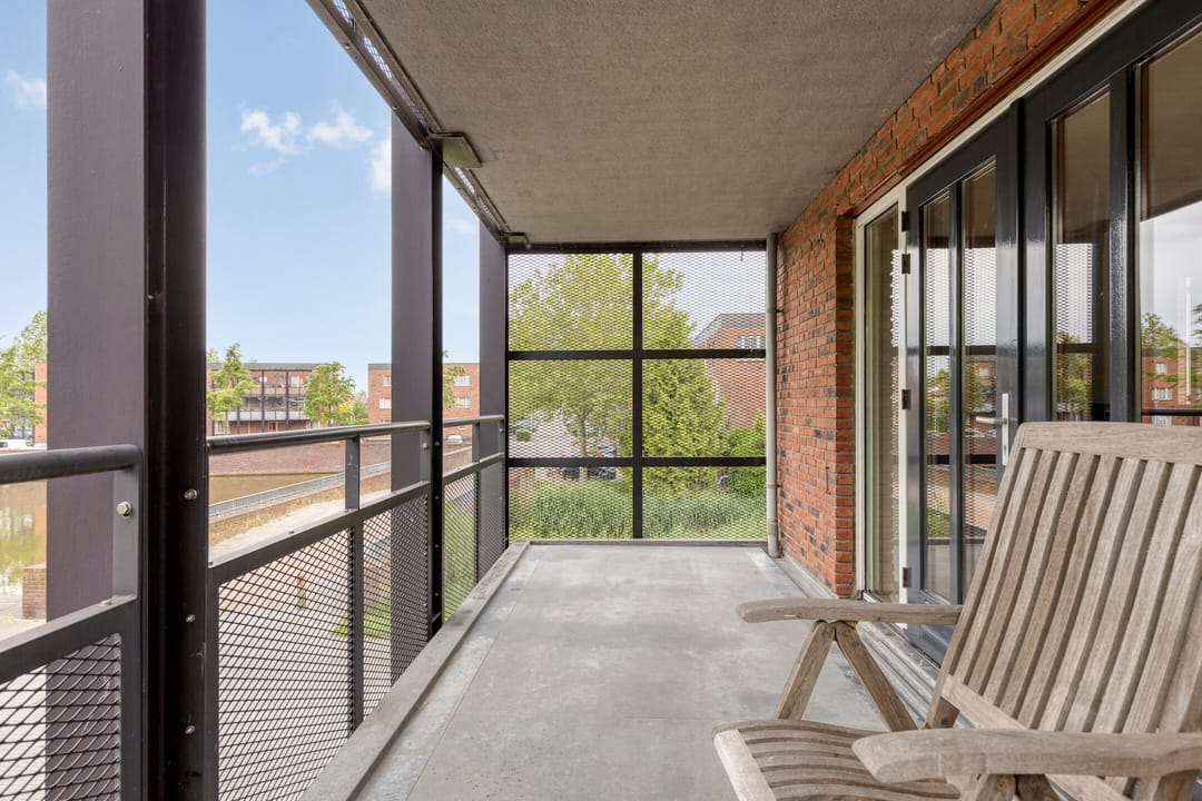 Spacious 3-Room Apartment with Sunny Southwest Balcony — 7
