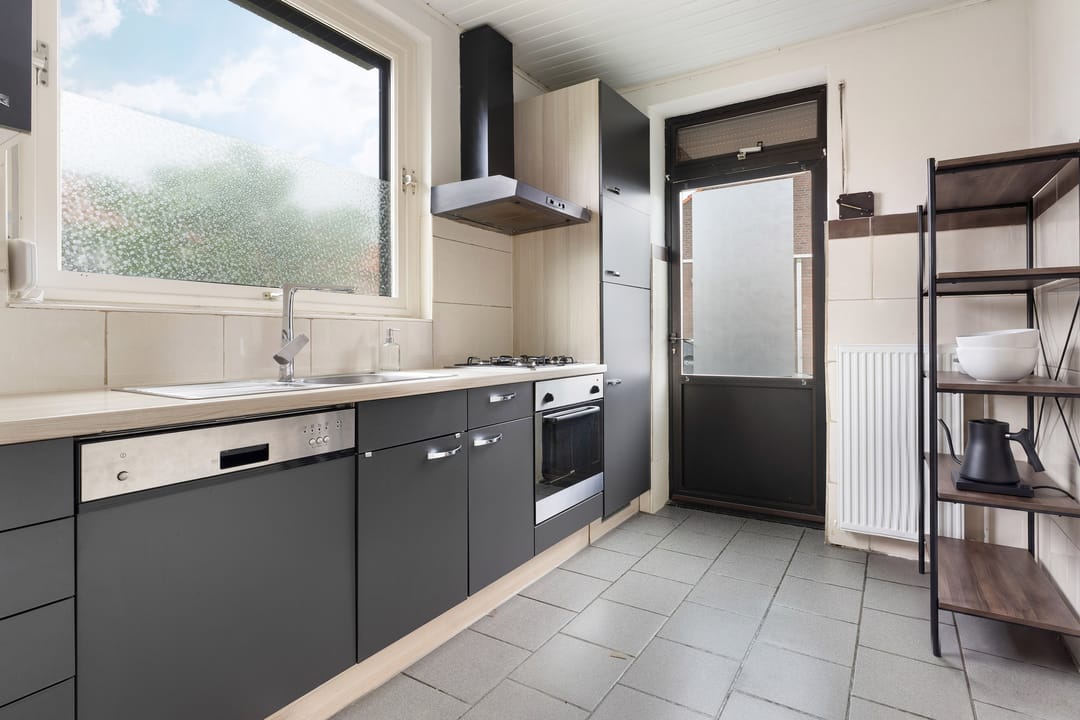 Well-maintained corner house with spacious garage and generous garden in Geleen — 8
