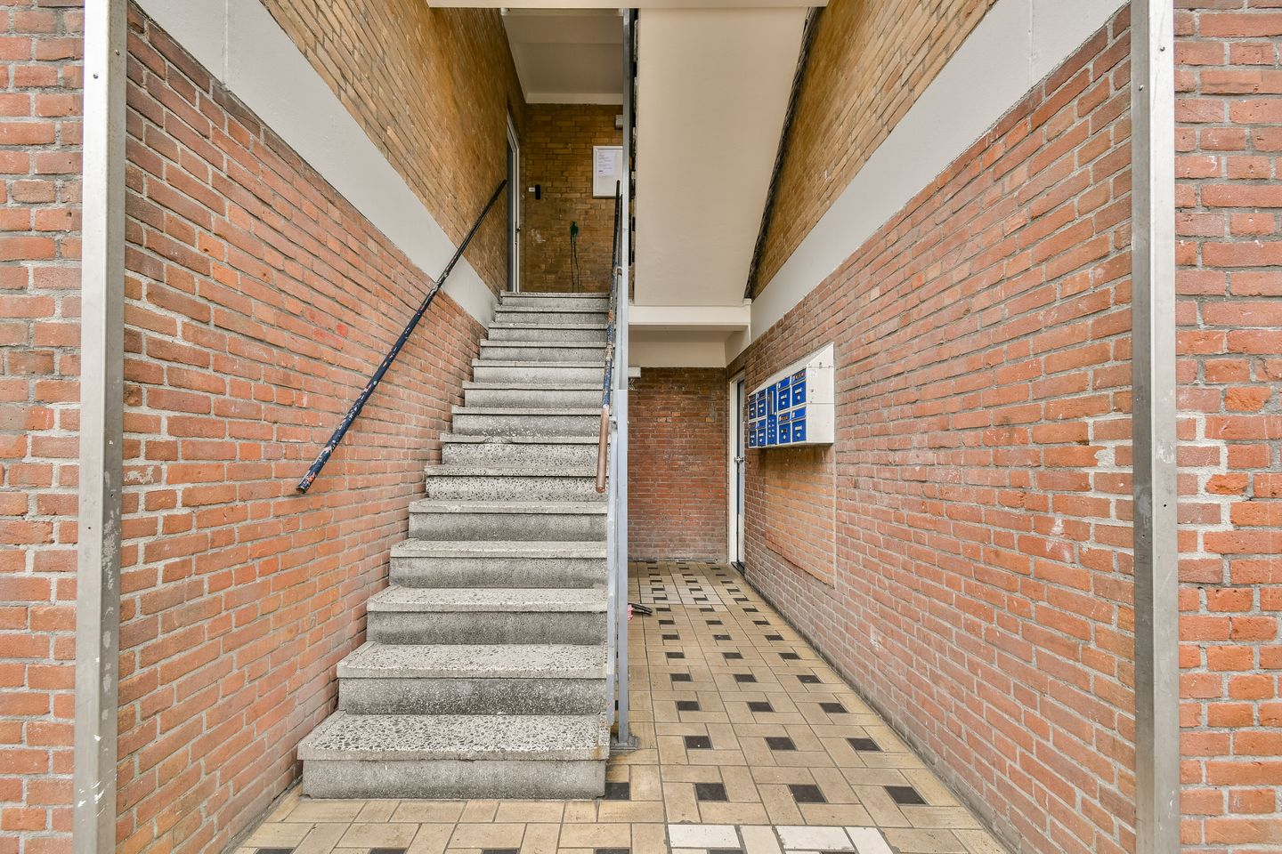 Photo 4 of Linnaeusstraat 204