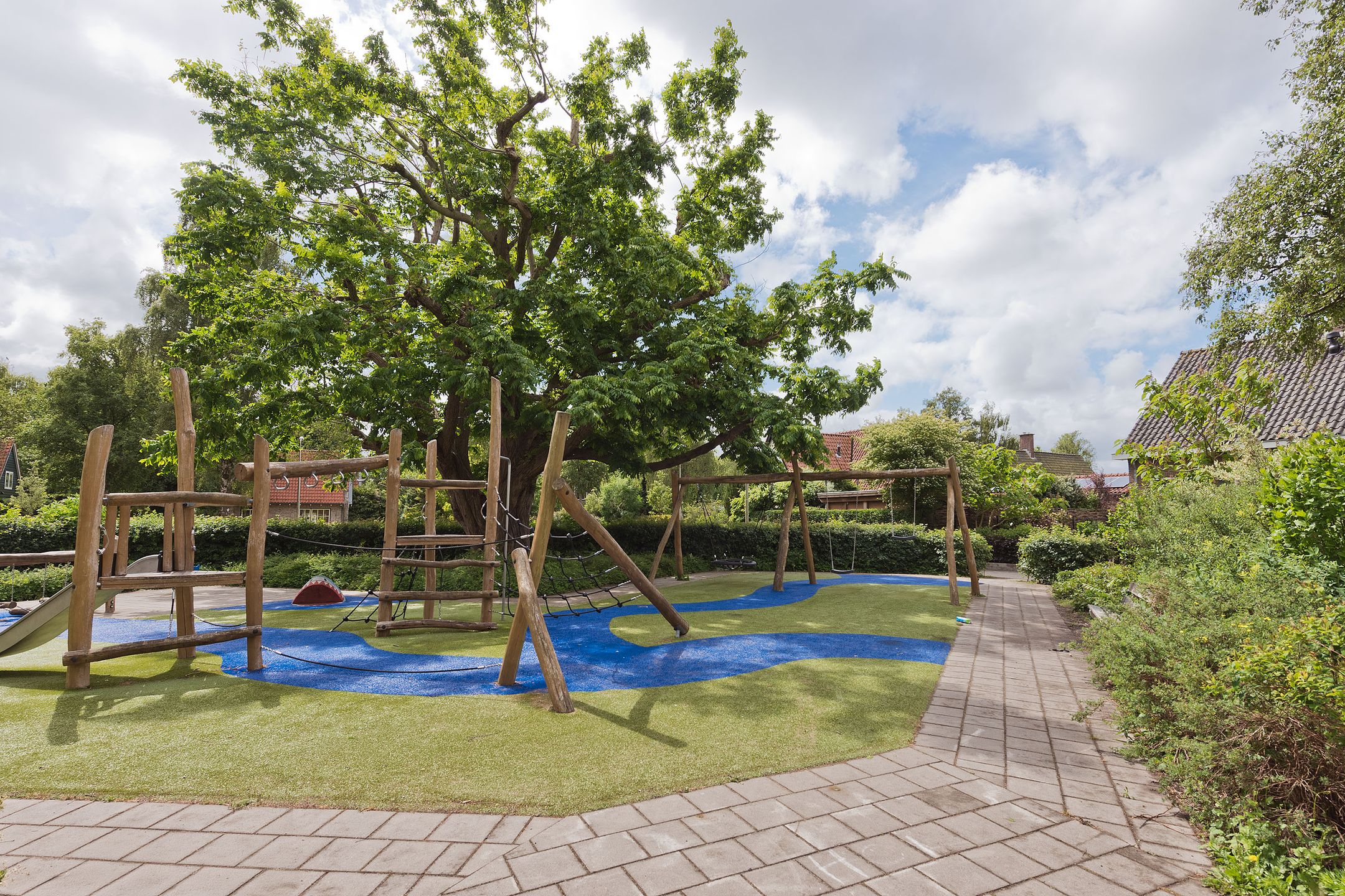Authentic Semi-Detached Home in Desirable Aalsmeer Neighborhood with Renovation Potential — 18