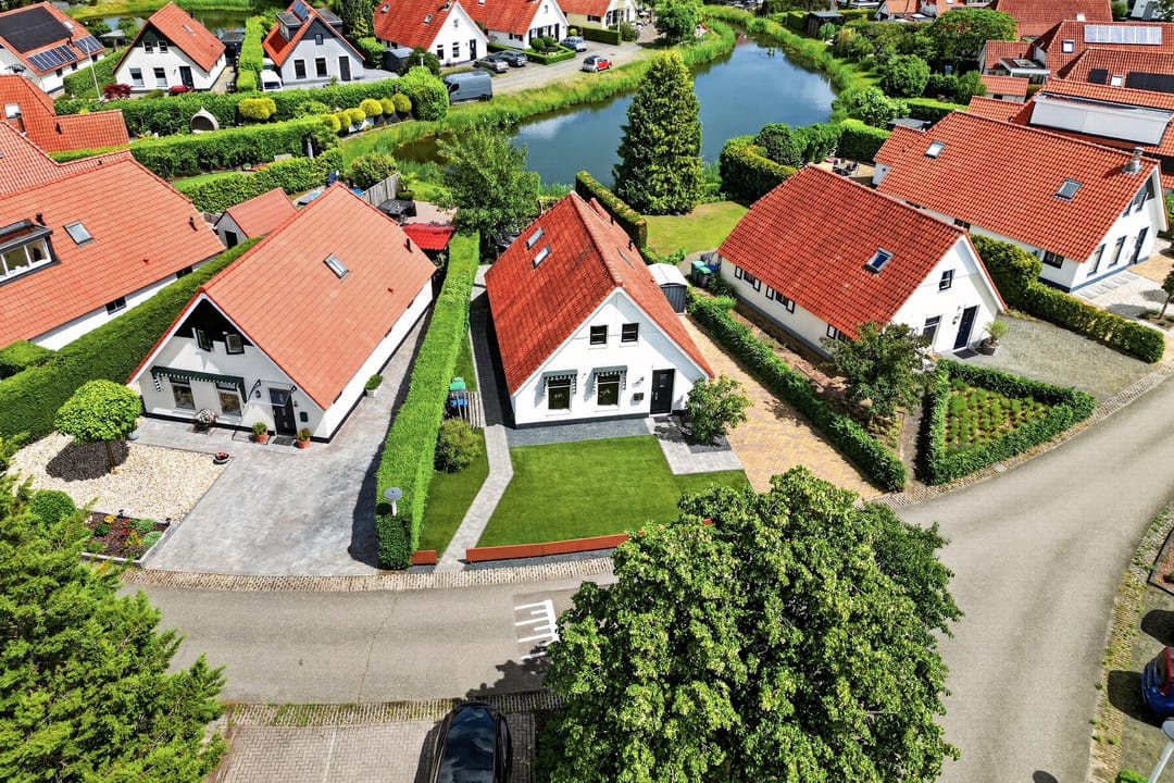Spacious Detached Home with Private Garden in Riverparc