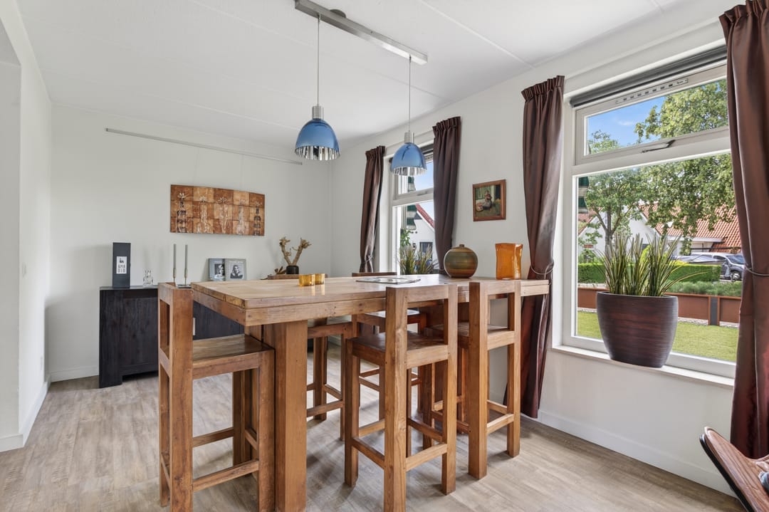 Spacious Detached Home with Private Garden in Riverparc — 7