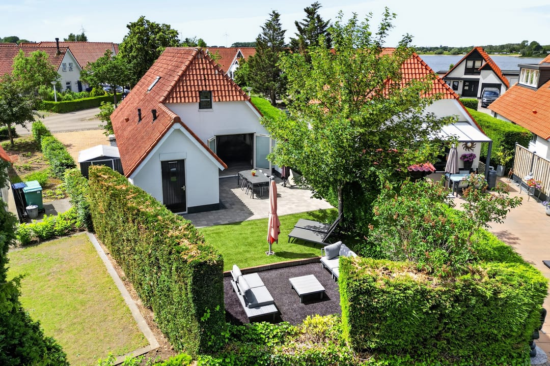 Spacious Detached Home with Private Garden in Riverparc — 23