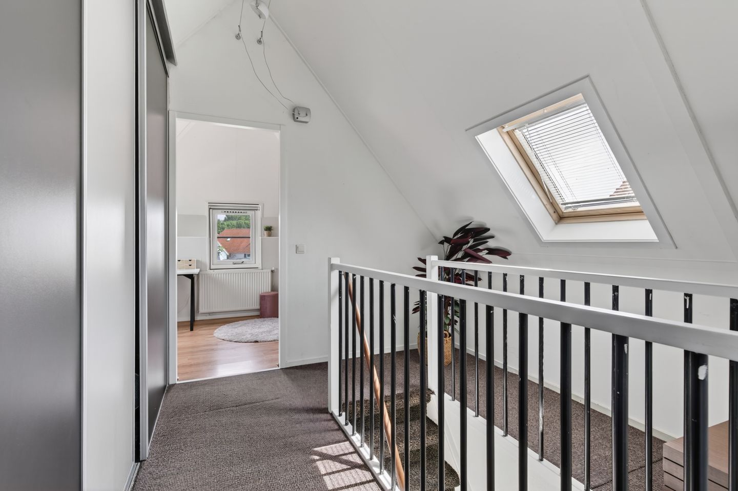 Spacious Detached Home with Private Garden in Riverparc — 20