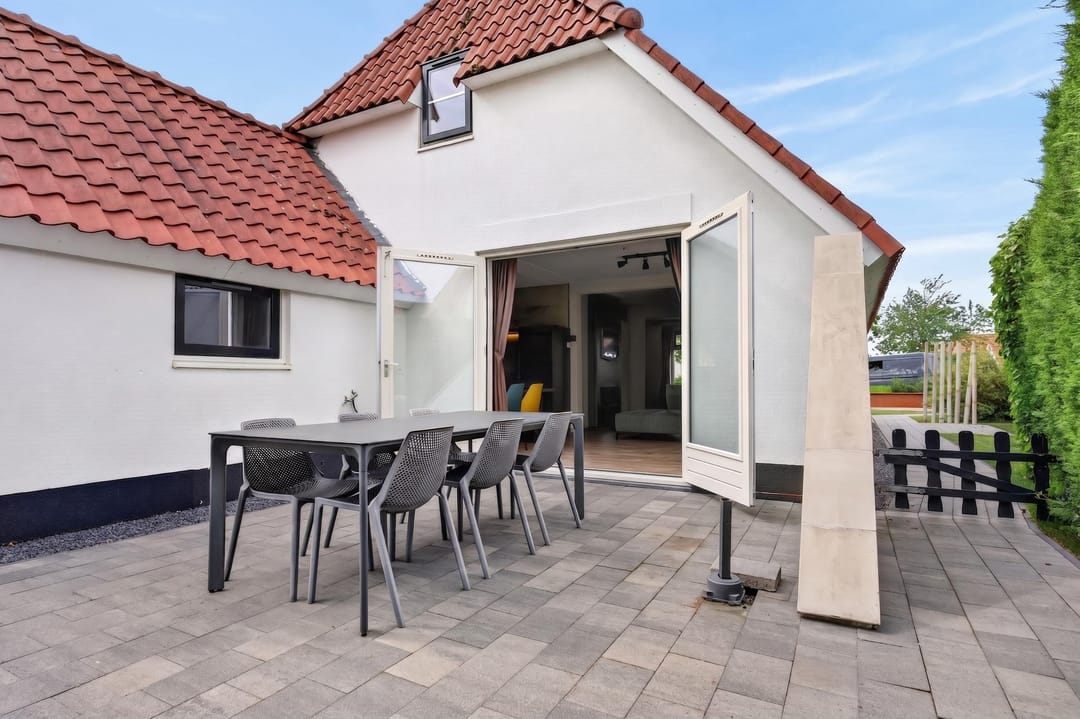 Spacious Detached Home with Private Garden in Riverparc — 26