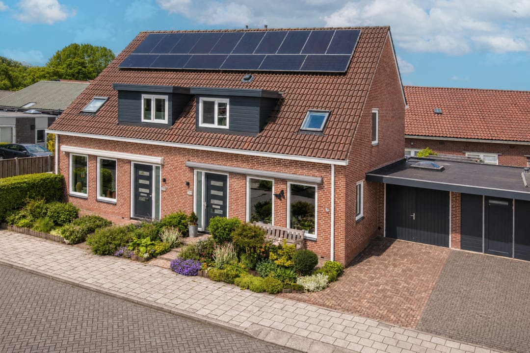Spacious Modern Semi Detached Home with Garden and Garage in Dirkshorn