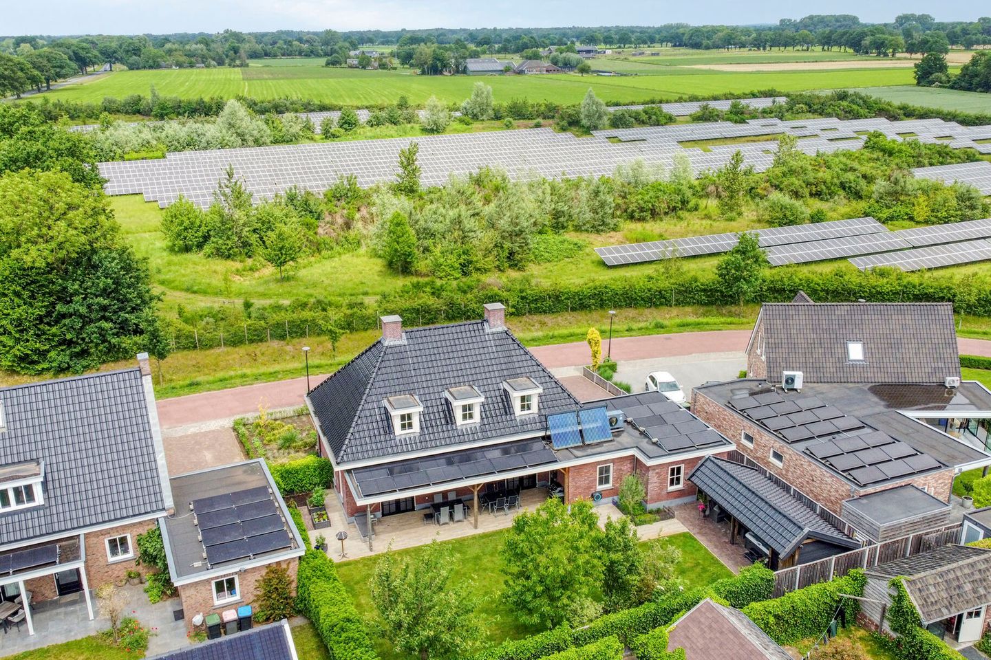 Modern Energy Efficient Villa with Ground Floor Living in Hengelo Gelderland — 55