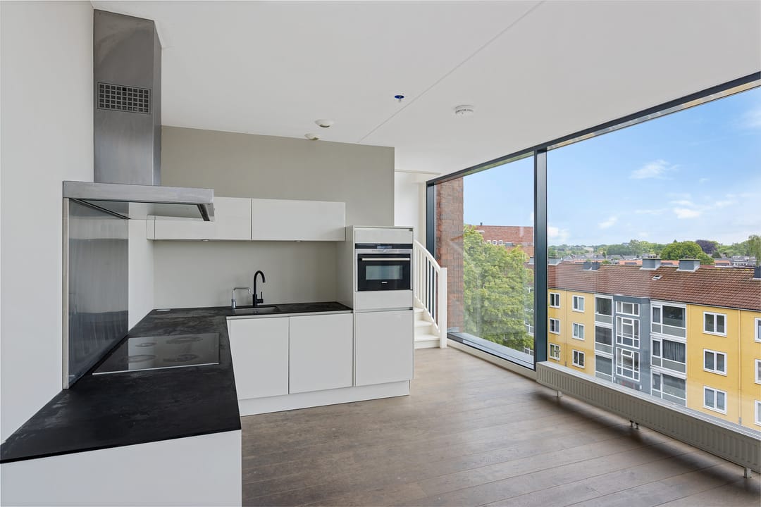 Photo 13 of S.L. Louwesstraat 86