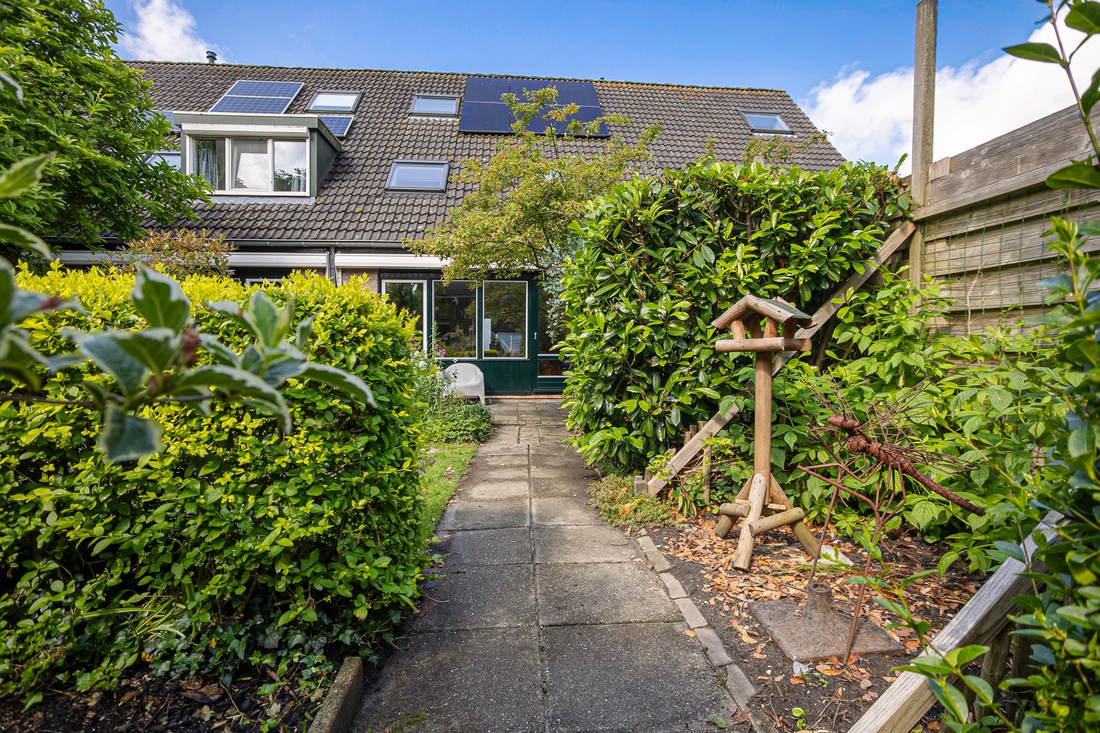 Well-Maintained Four-Bedroom Terraced Home with Private Garden and Greenhouse — 27
