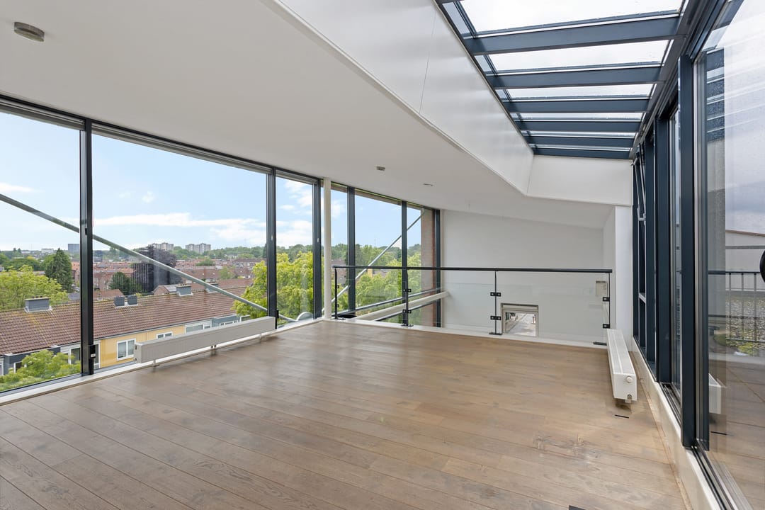 Photo 2 of S.L. Louwesstraat 86