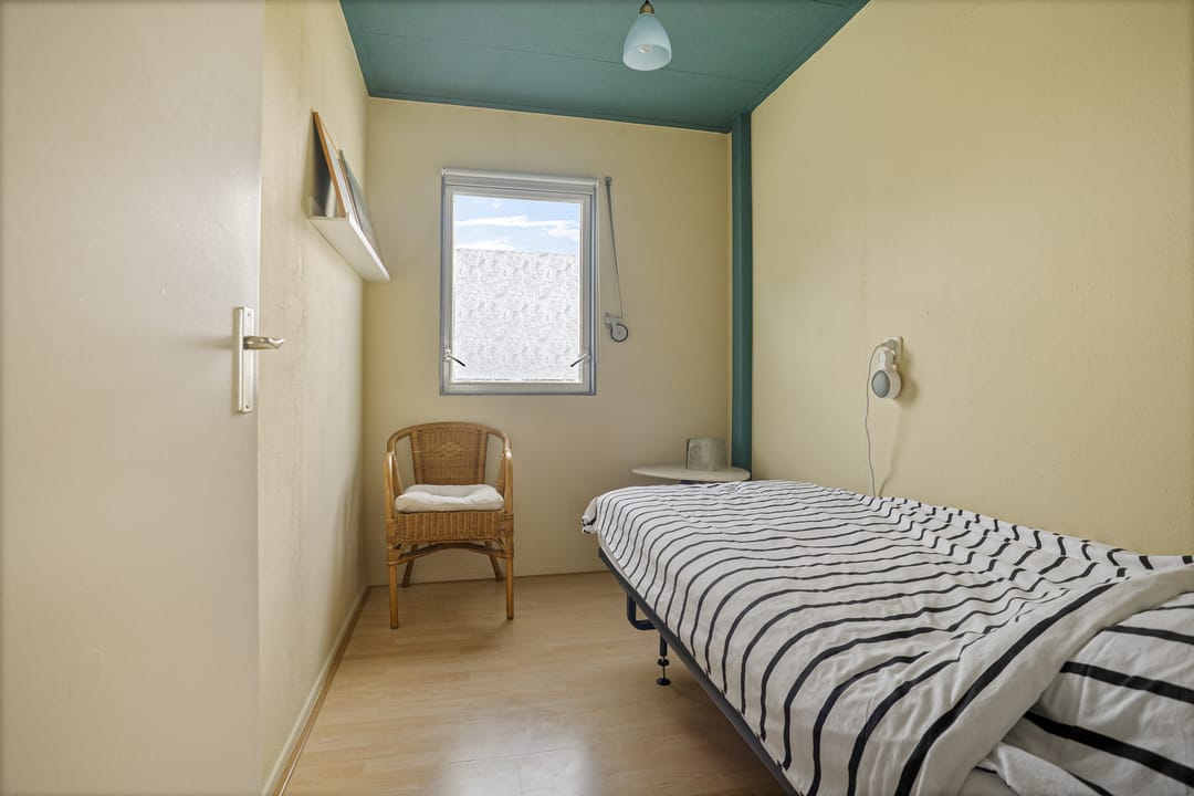 Well-Maintained Four-Bedroom Terraced Home with Private Garden and Greenhouse — 16