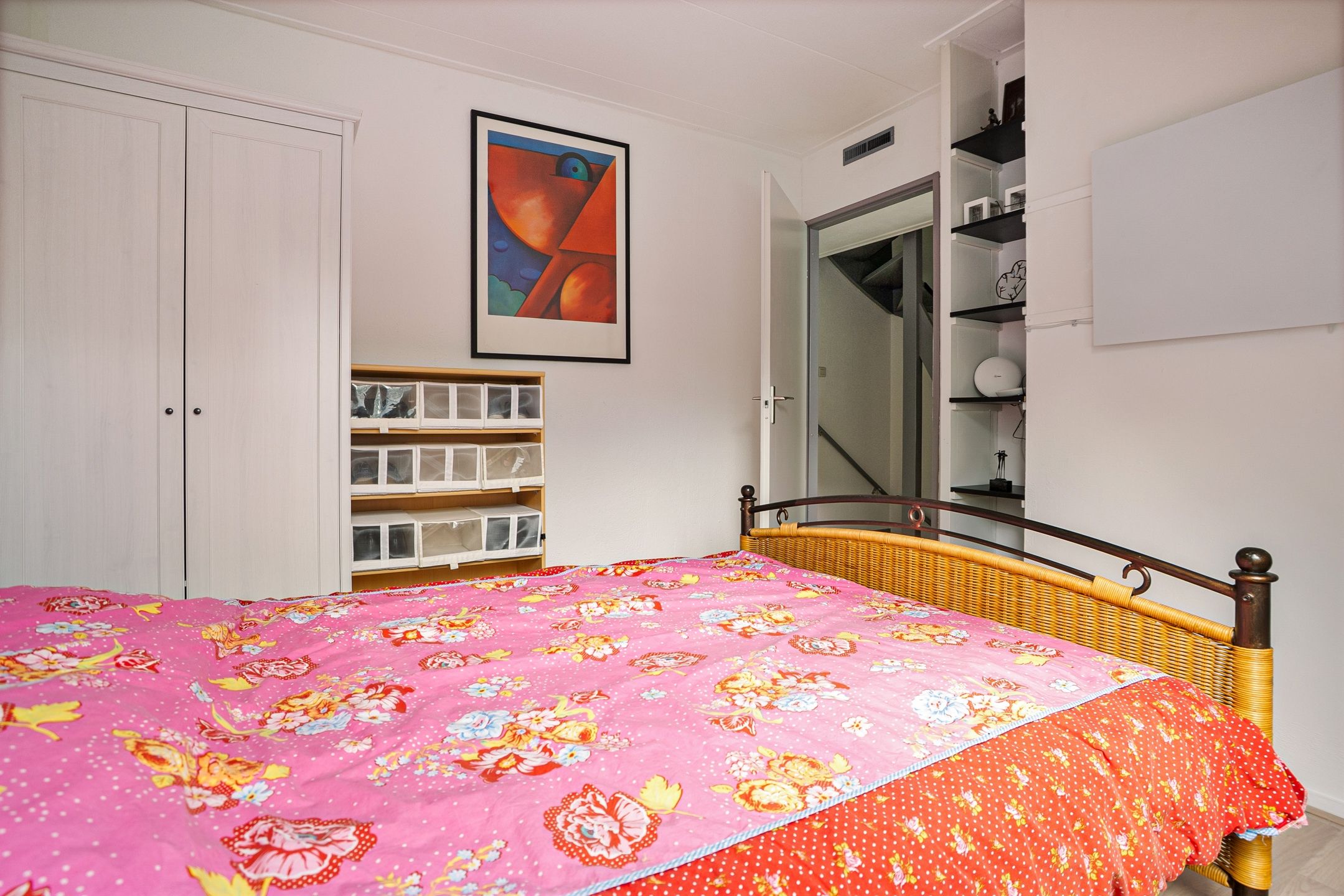 Well-Maintained Four-Bedroom Terraced Home with Private Garden and Greenhouse — 18