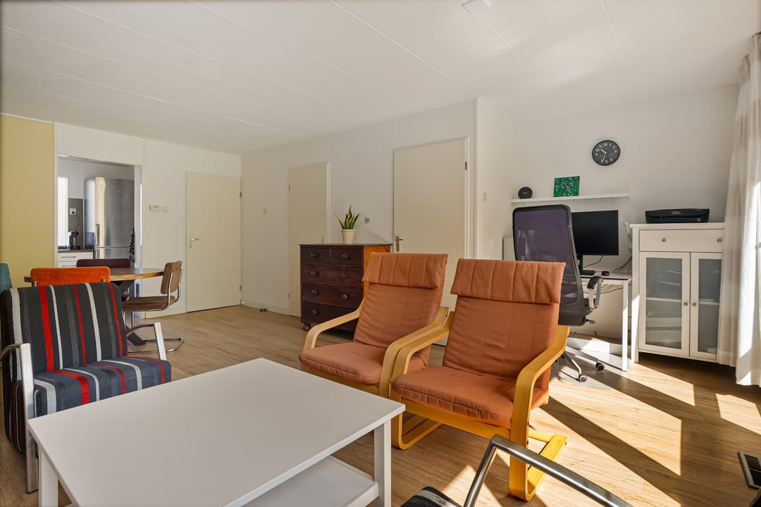 Well-Maintained Four-Bedroom Terraced Home with Private Garden and Greenhouse — 7