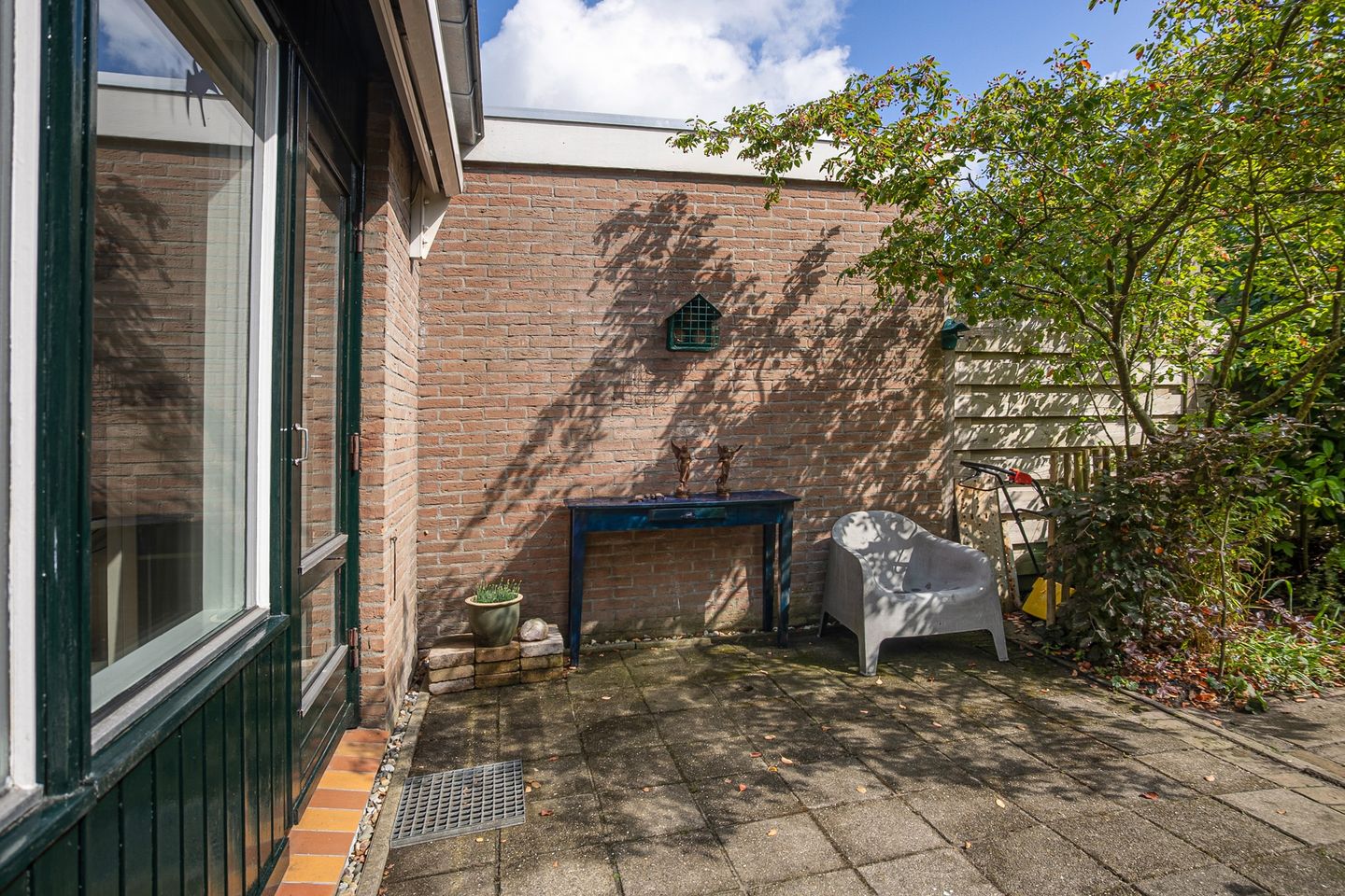 Well-Maintained Four-Bedroom Terraced Home with Private Garden and Greenhouse — 20
