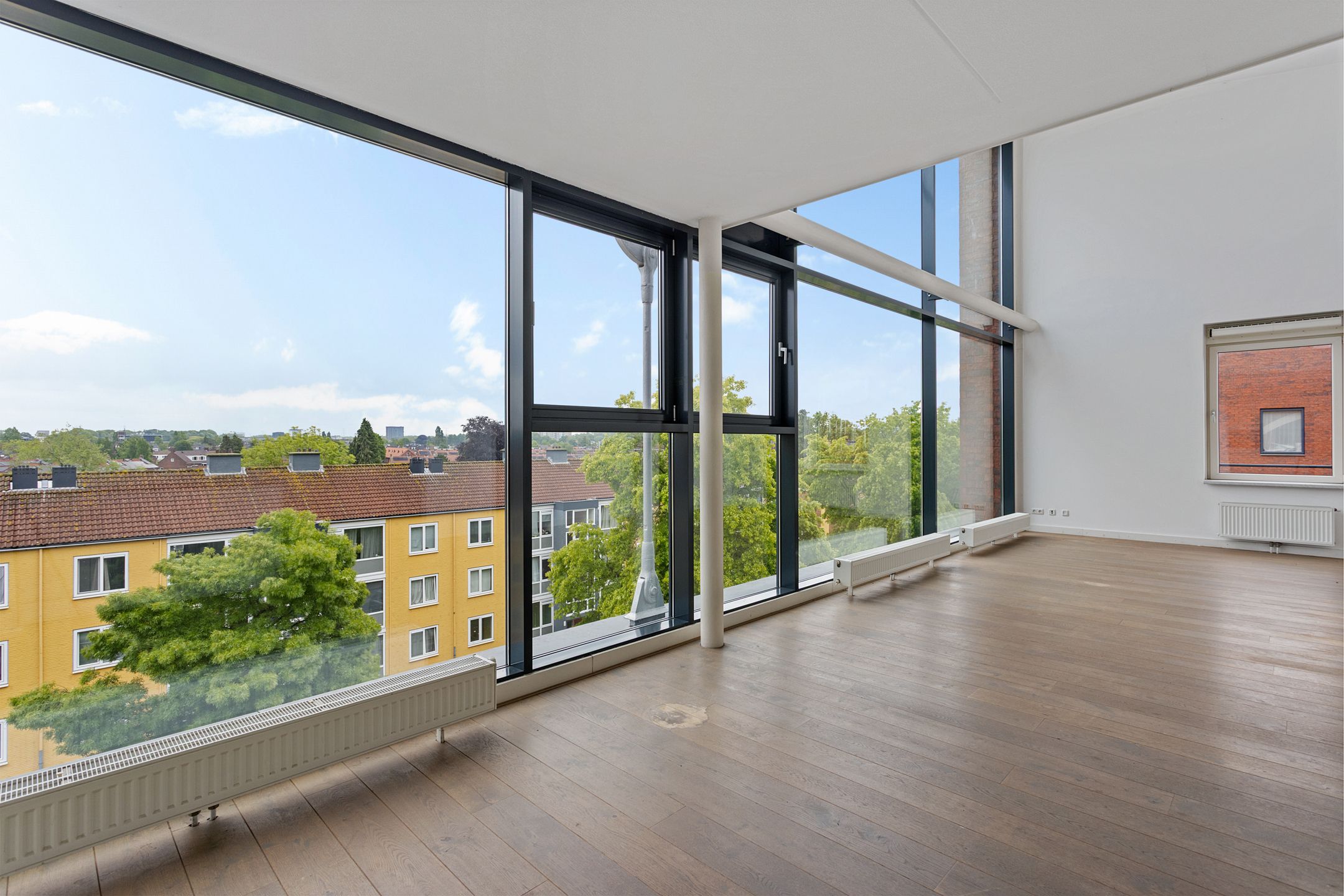 Photo 15 of S.L. Louwesstraat 86