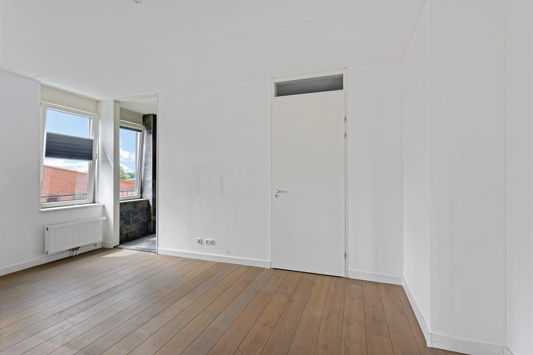 Photo 23 of S.L. Louwesstraat 86