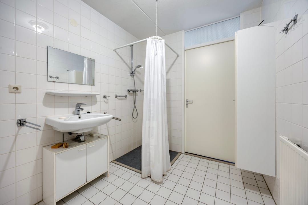 Spacious Corner Apartment with Private Parking and South East Balcony — 28