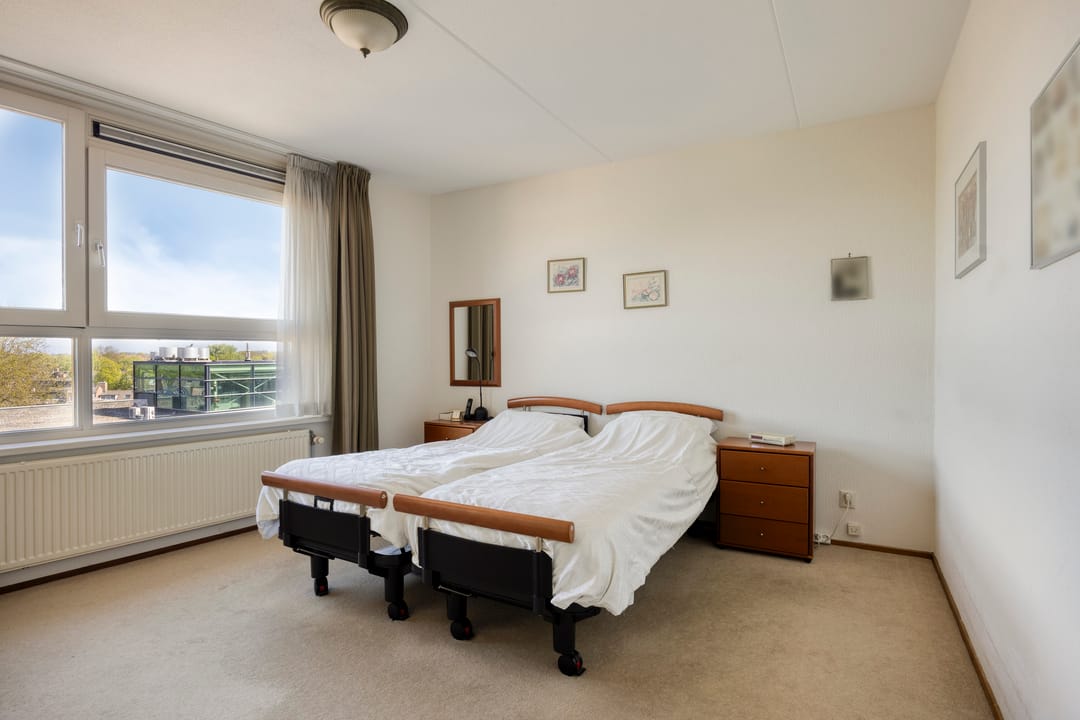 Spacious Corner Apartment with Private Parking and South East Balcony — 22