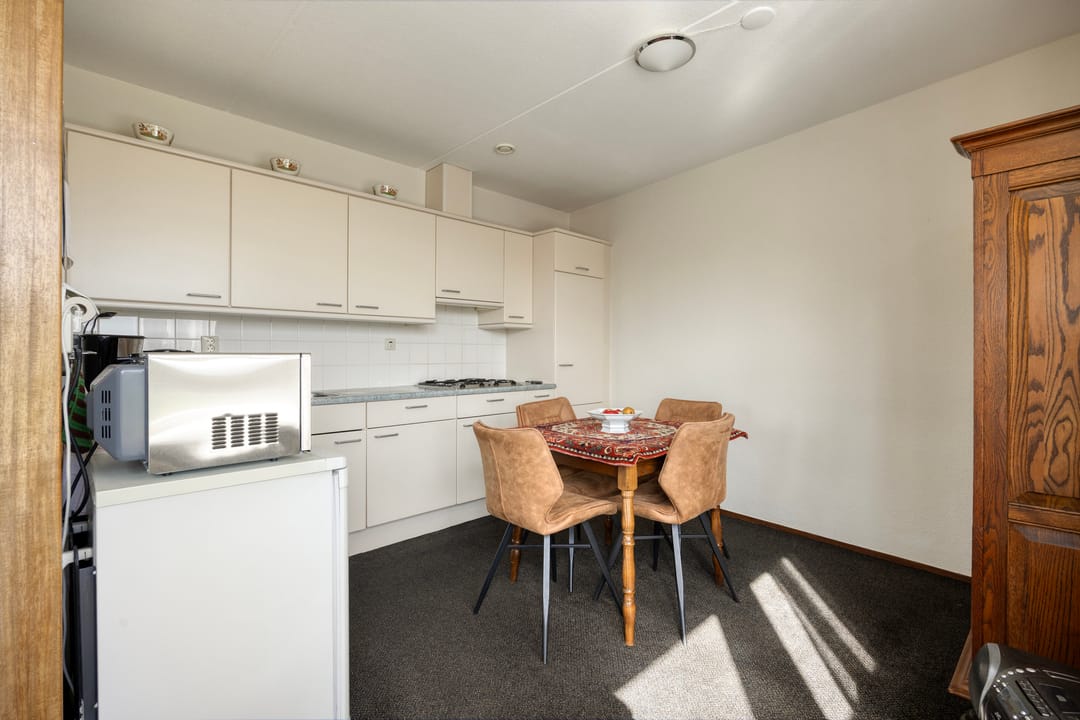 Spacious Corner Apartment with Private Parking and South East Balcony — 17
