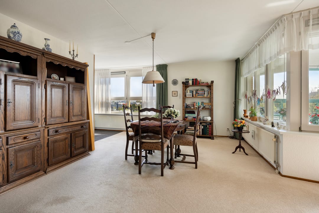 Spacious Corner Apartment with Private Parking and South East Balcony — 11