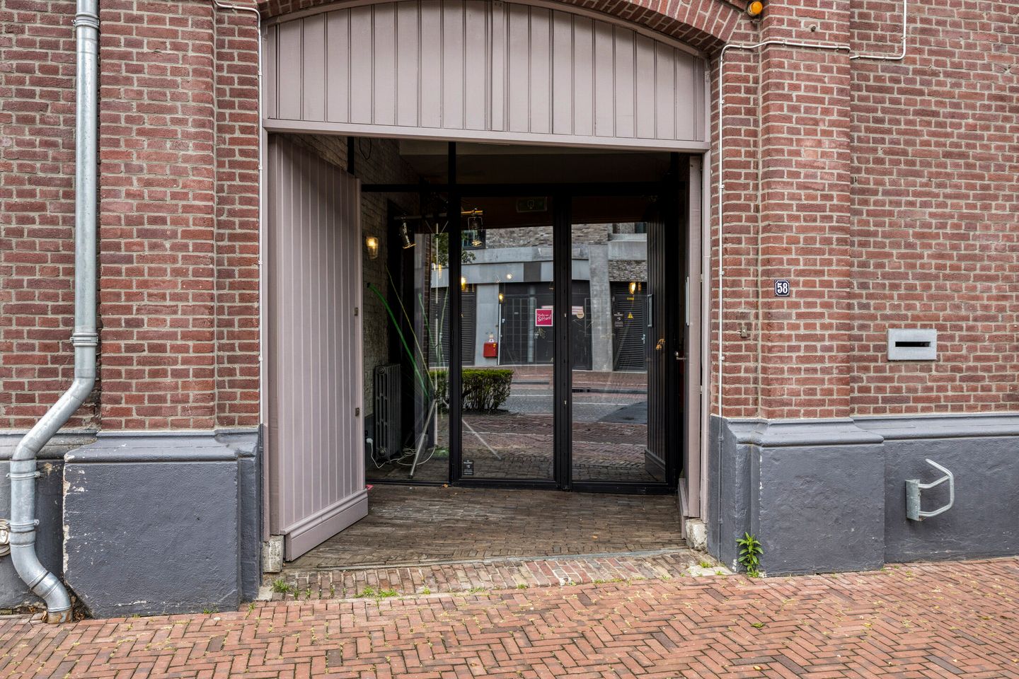 Bekijk foto 3 van Rijksweg Noord 58-60
