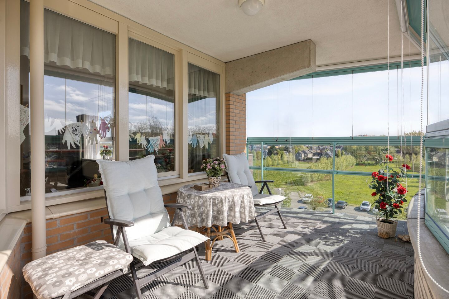 Spacious Corner Apartment with Private Parking and South East Balcony — 14