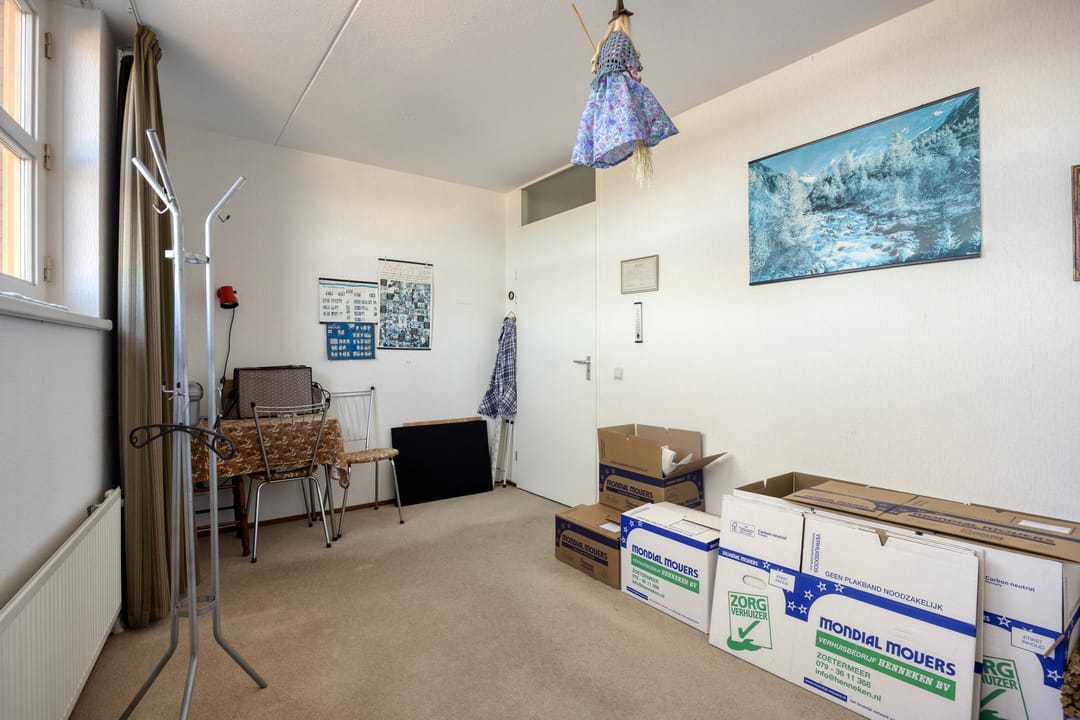 Spacious Corner Apartment with Private Parking and South East Balcony — 26