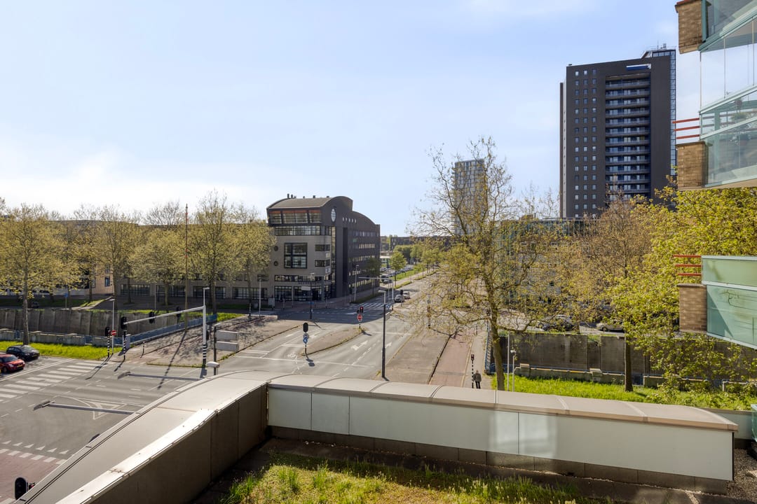 Spacious Corner Apartment with Private Parking and South East Balcony — 16