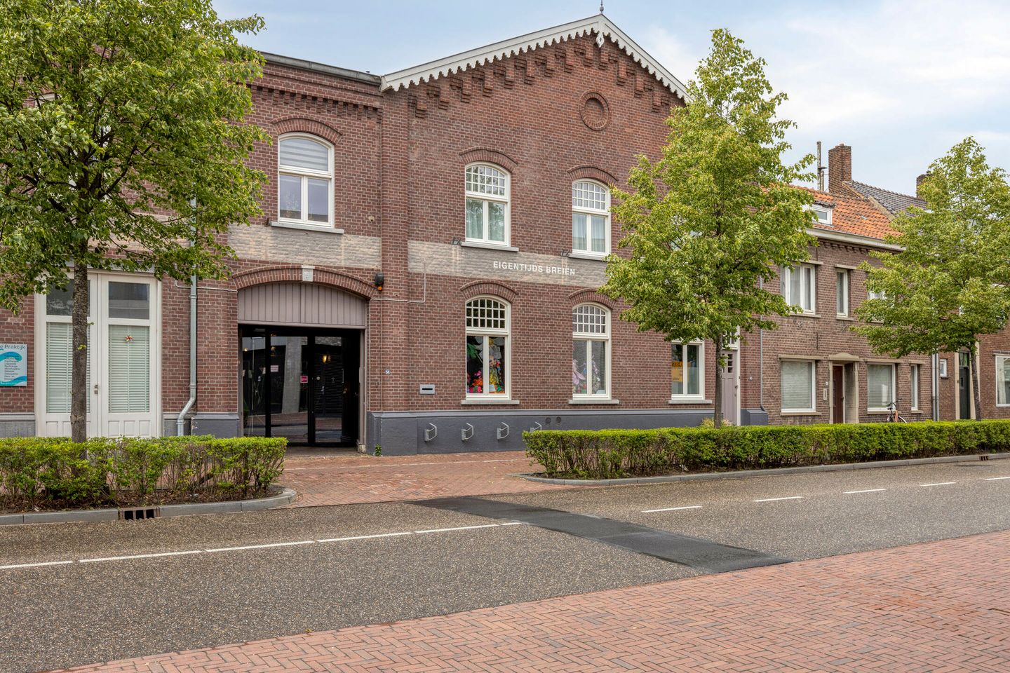 Bekijk foto 2 van Rijksweg Noord 58-60
