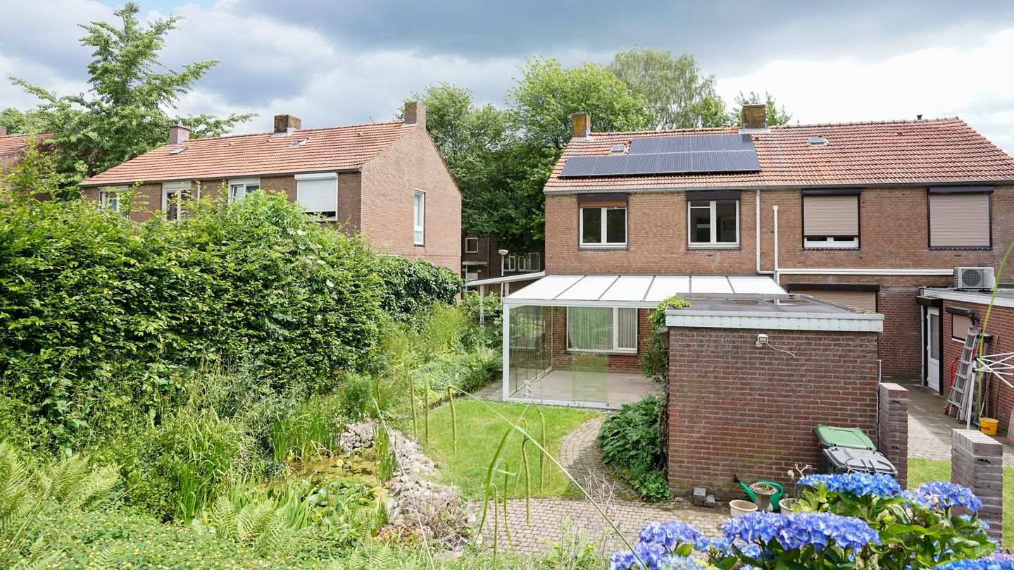 Semi-Detached House with Carport, Solar Panels and Sunny Garden in Quiet Brunssum Location — 19