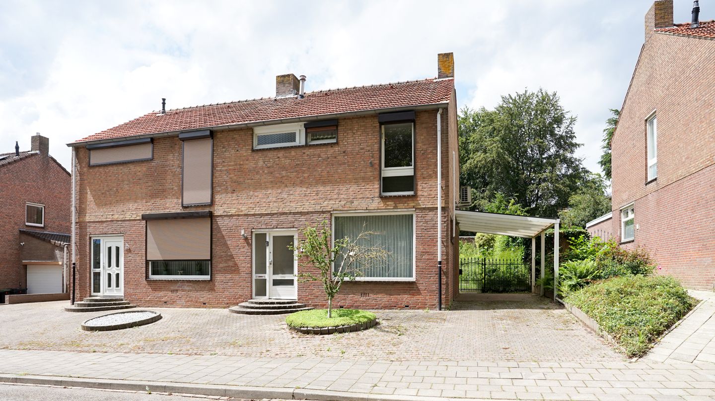 Semi-Detached House with Carport, Solar Panels and Sunny Garden in Quiet Brunssum Location — 20