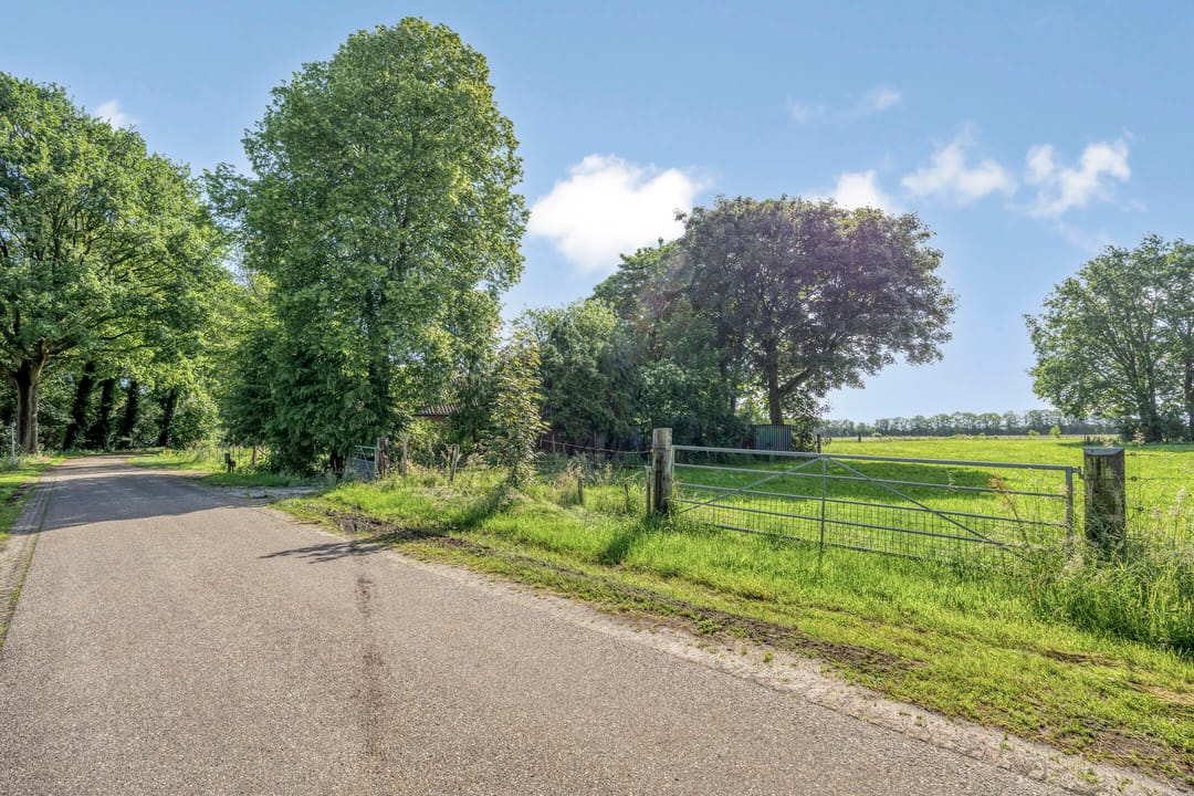 Photo 37 of Dwarsweg 16