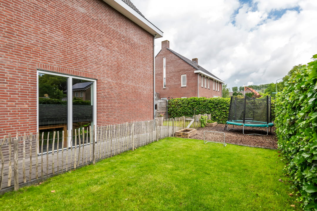 Photo 47 of Viaductstraat 2