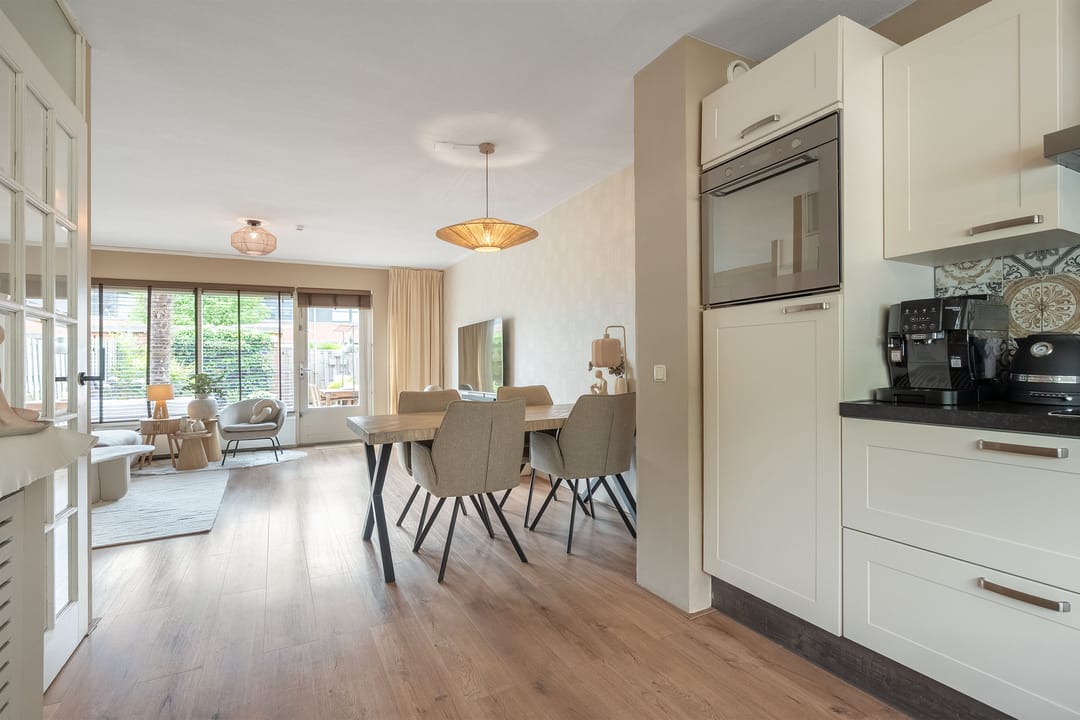 Sustainable Family Home with Four Bedrooms and Sunny West-Facing Garden in Child-Friendly Galecop — 13