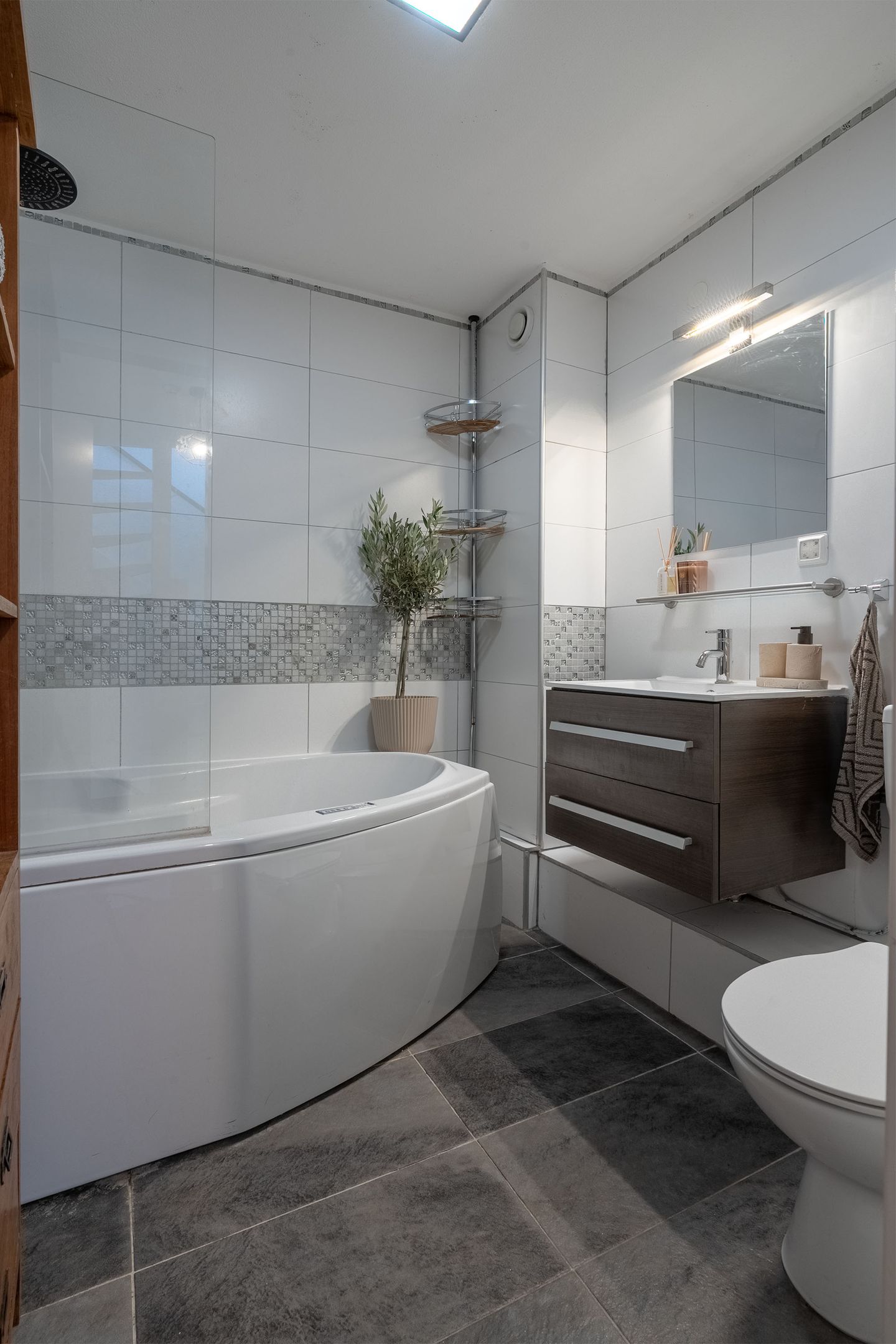 Sustainable Family Home with Four Bedrooms and Sunny West-Facing Garden in Child-Friendly Galecop — 19