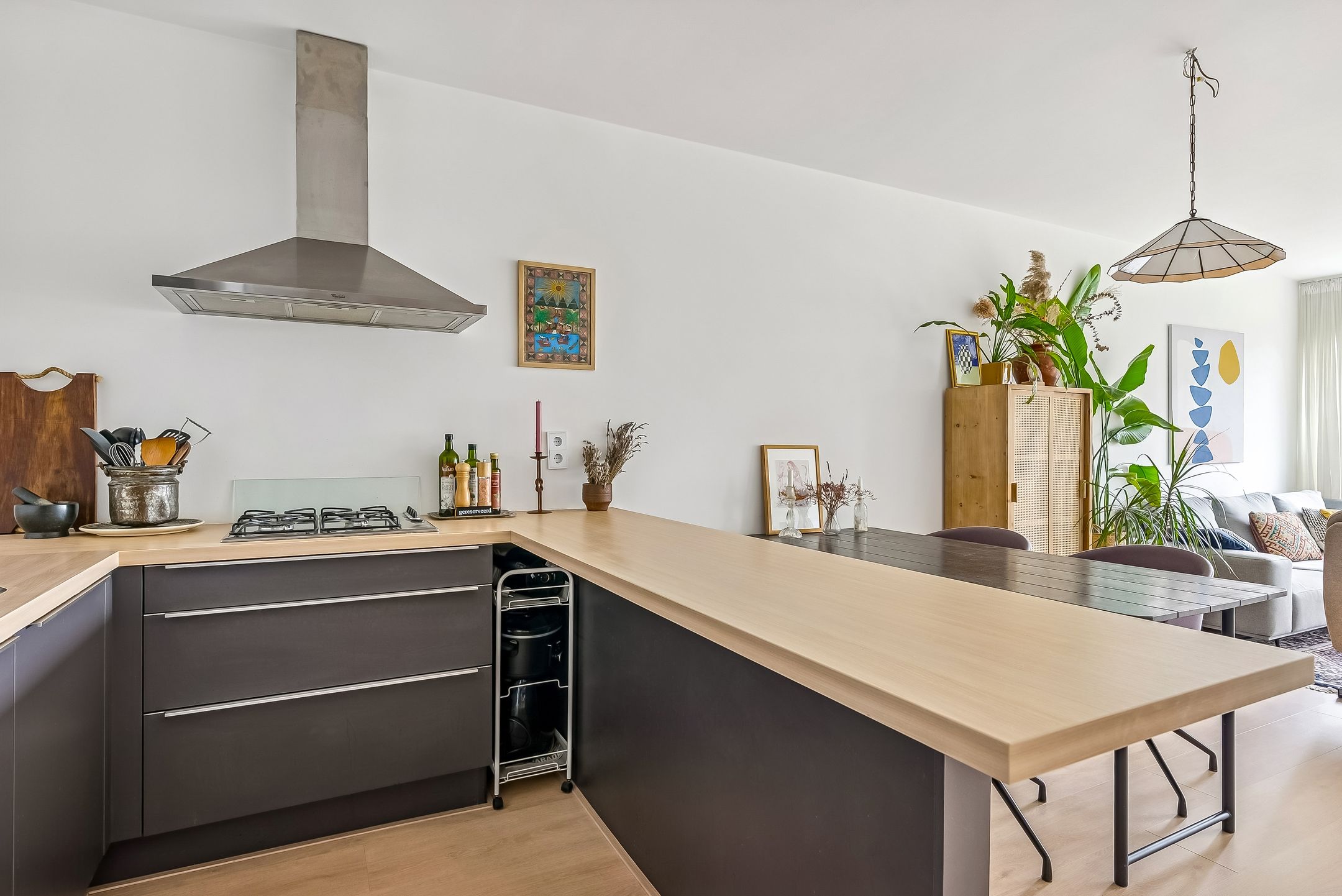 Spacious 11th Floor Apartment with Panoramic City Views in Utrecht — 12