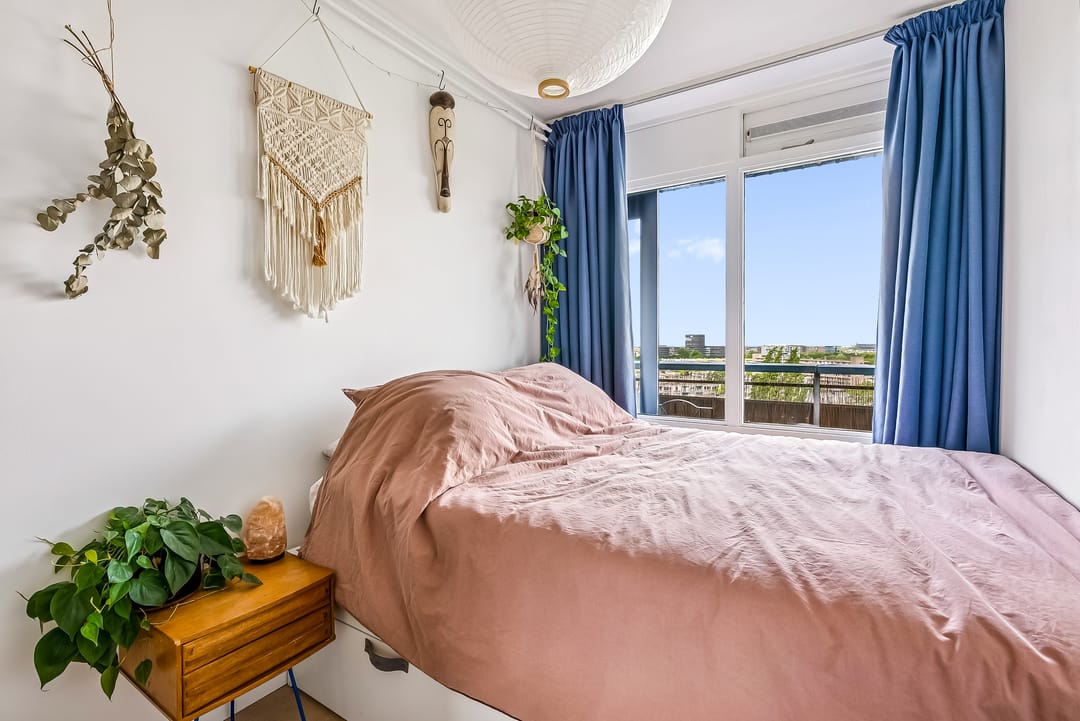 Spacious 11th Floor Apartment with Panoramic City Views in Utrecht — 13