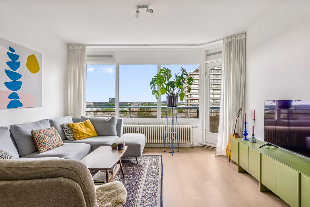 Spacious 11th Floor Apartment with Panoramic City Views in Utrecht — 7
