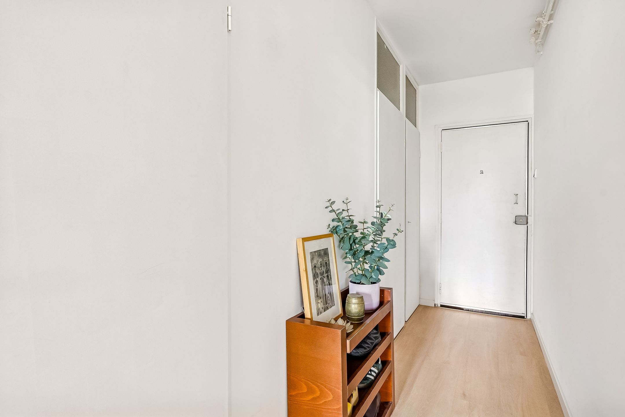 Spacious 11th Floor Apartment with Panoramic City Views in Utrecht — 18