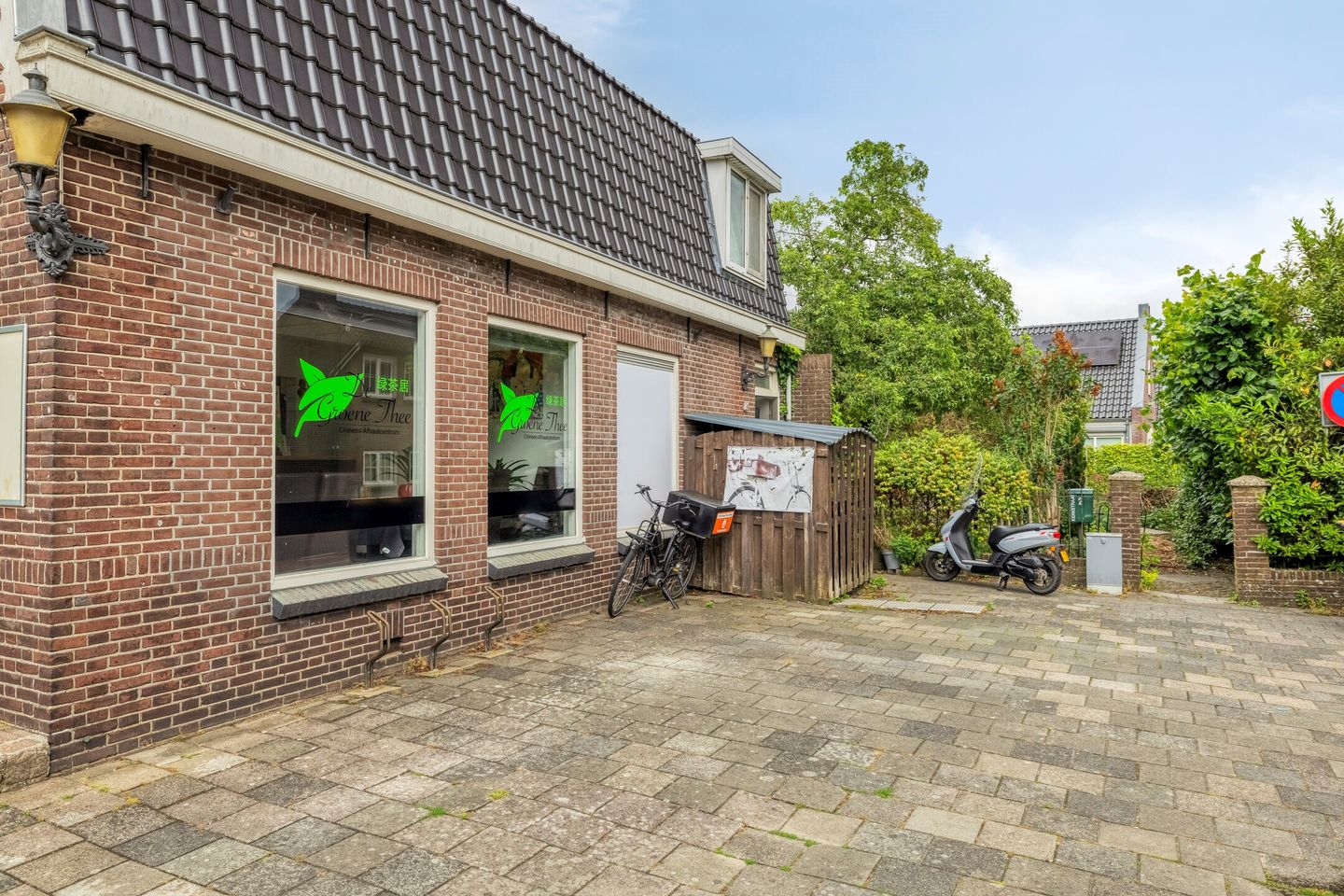View photo 2 of Kerkstraat 1