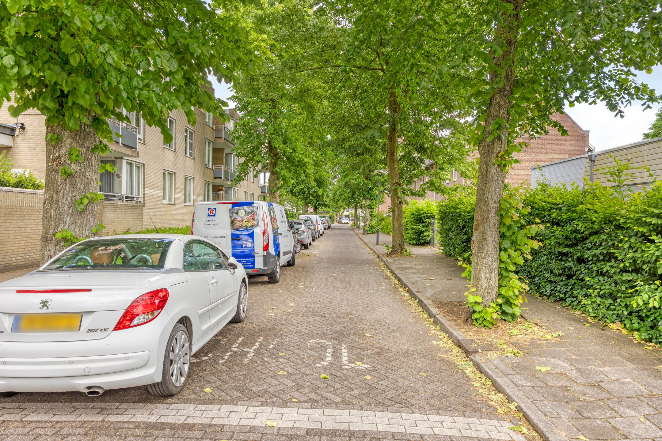Well-maintained corner apartment with south-facing balcony in central Vught — 24