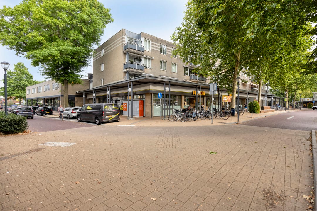 Well-maintained corner apartment with south-facing balcony in central Vught — 26
