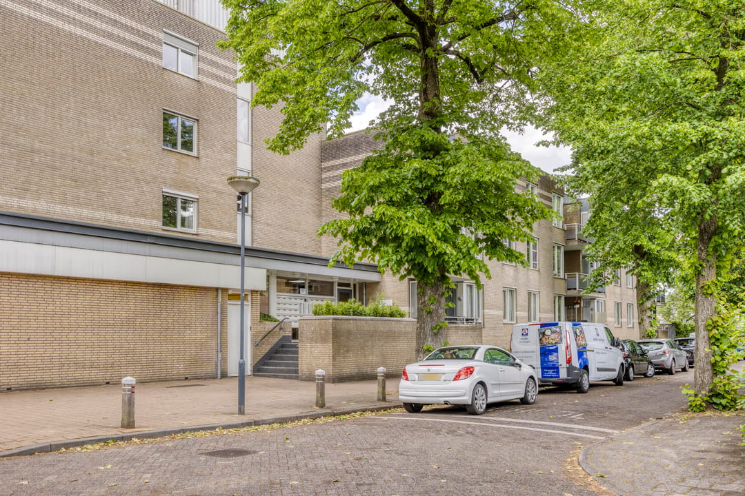 Well-maintained corner apartment with south-facing balcony in central Vught — 23