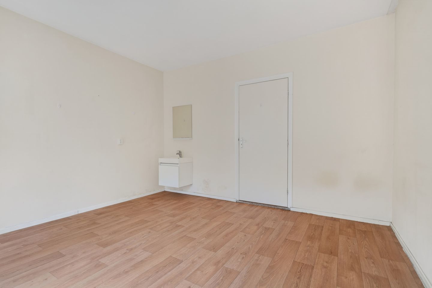 Spacious Four Room Apartment with Balcony in Central Arnhem — 10
