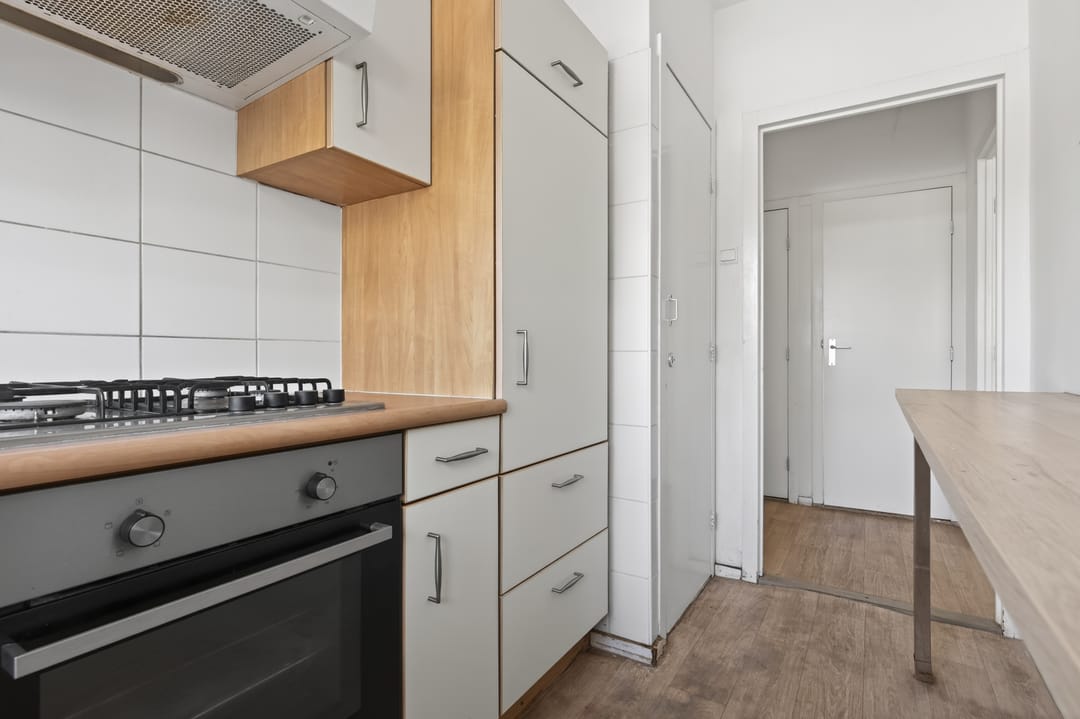 Spacious Four Room Apartment with Balcony in Central Arnhem — 17