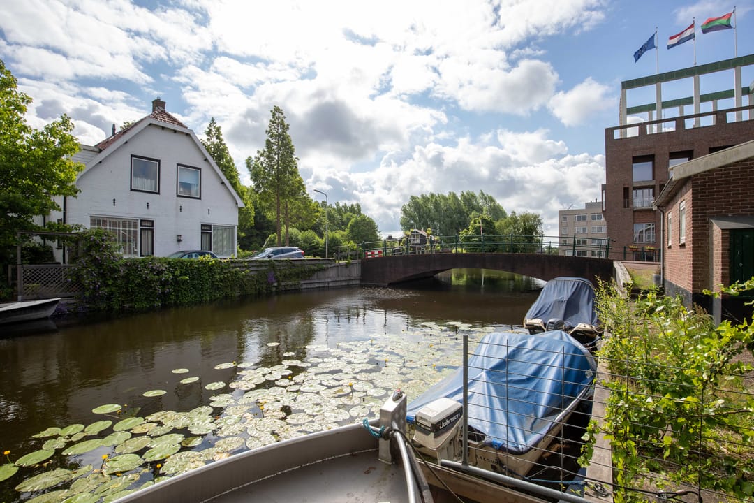Charming Renovated Freehold Home in Heart of Aalsmeer — 28